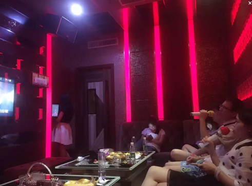 恒行5吸塑90后俊男靓女集体出动，唱翻全场！