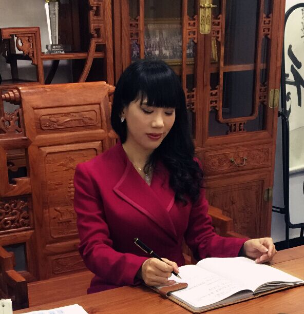 东莞创业女神-恒行5包装总经理贺海英