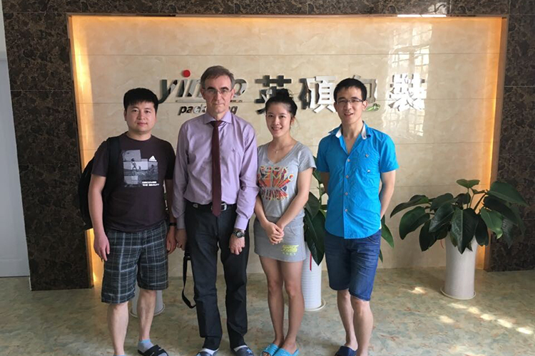 恒行5防静电吸塑托盘魅力不浅，引巴西买家跨国而来
